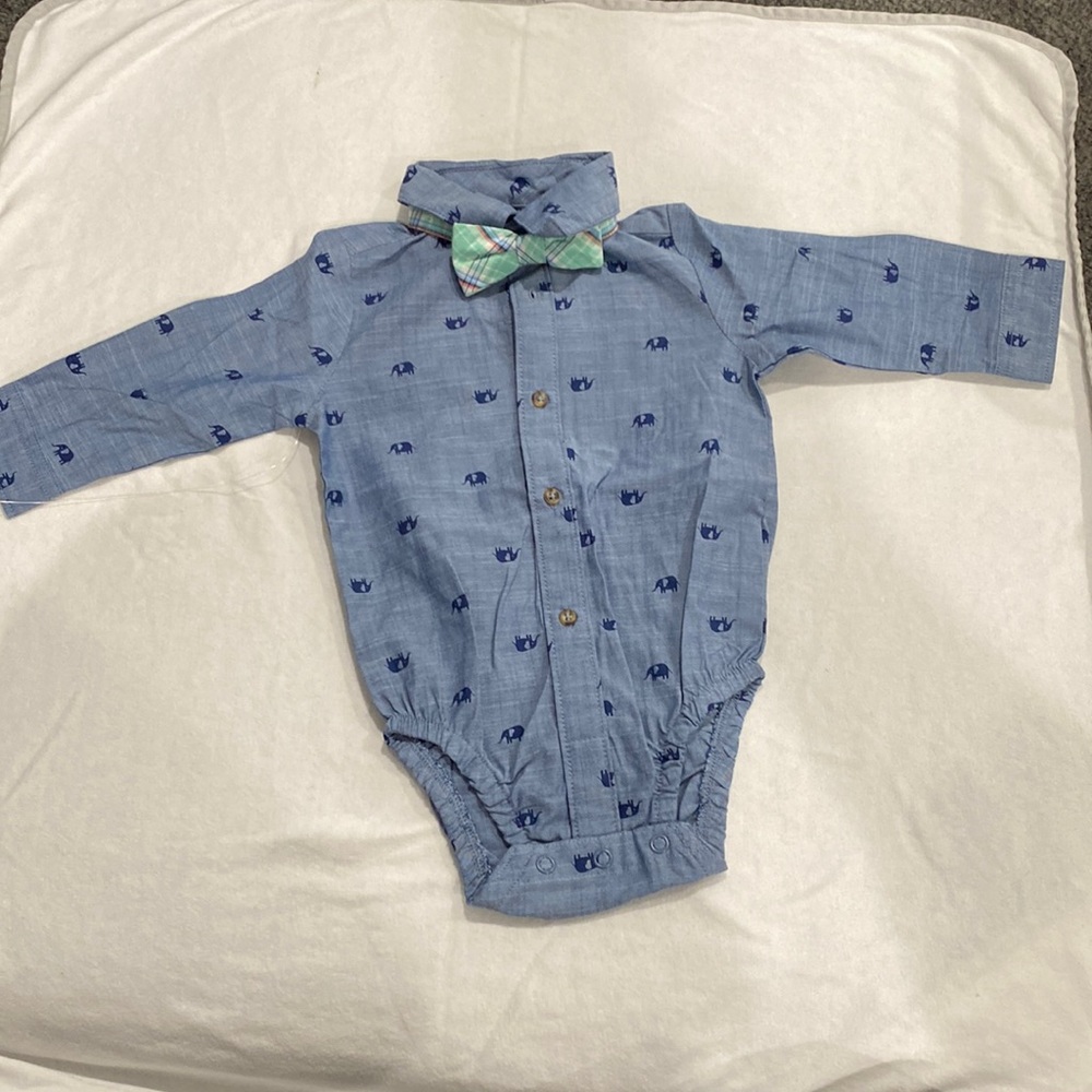 NWOT 
Carter’s 9month old 3 pc set. Never worn bow tie has a Velcro